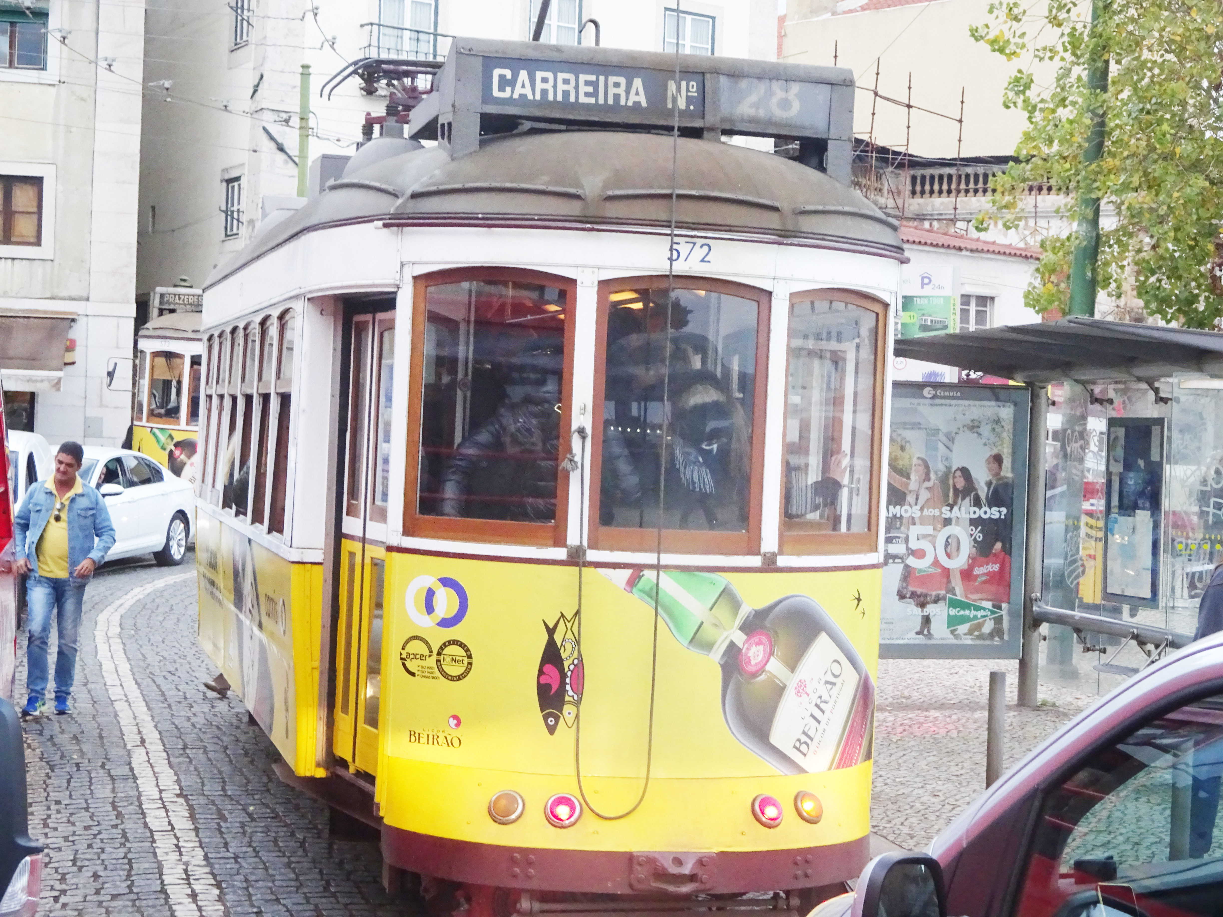 一人旅 ポルトガル リスボン路面電車 トラム 28番に乗ってみた おひとりさま 楽しく暮らす日常料理 A
